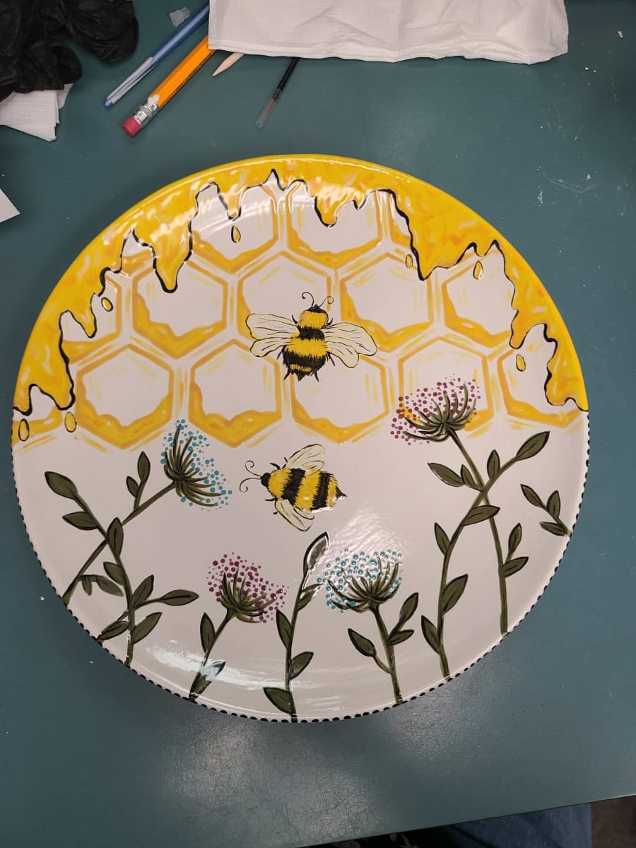 Ceramic class: Hand painted Bee Plate! Photo