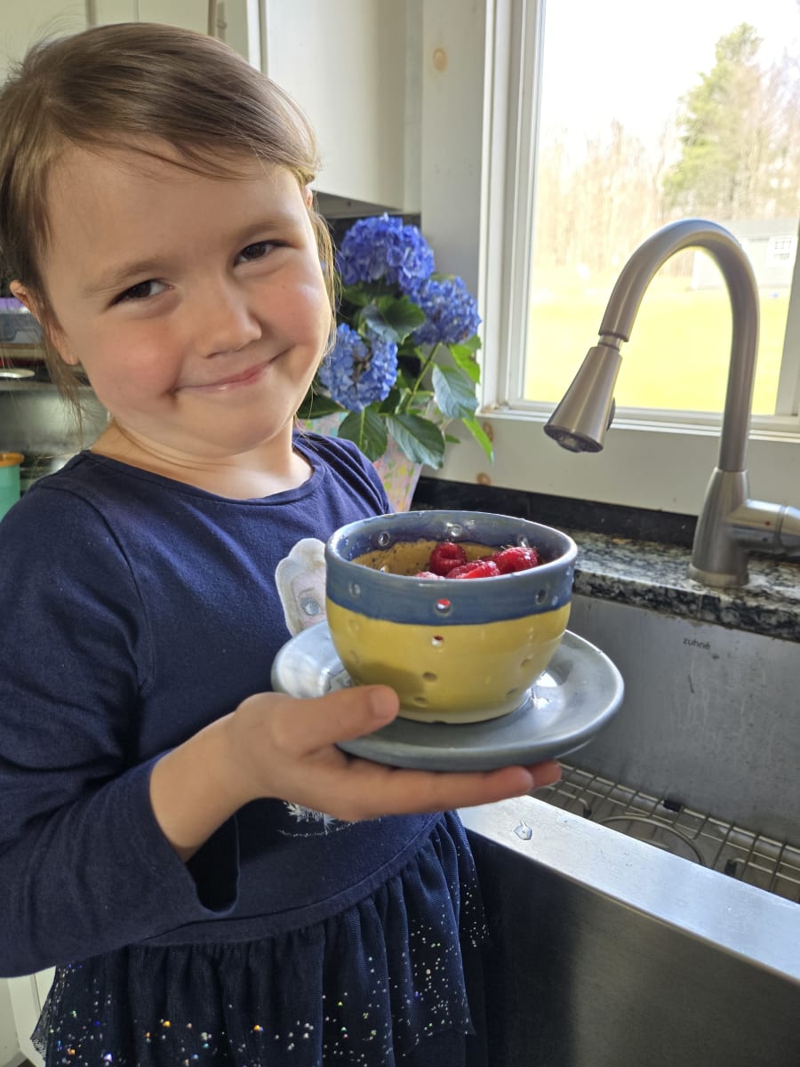 Stoneware on the wheel - Berry Bowl & Drip Tray Photo