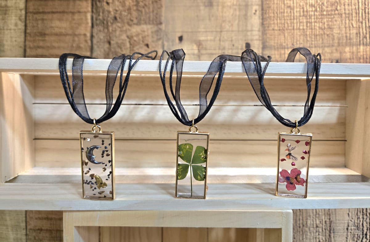 Resin & Flower Jewelry @ Nine pin Cider works Photo