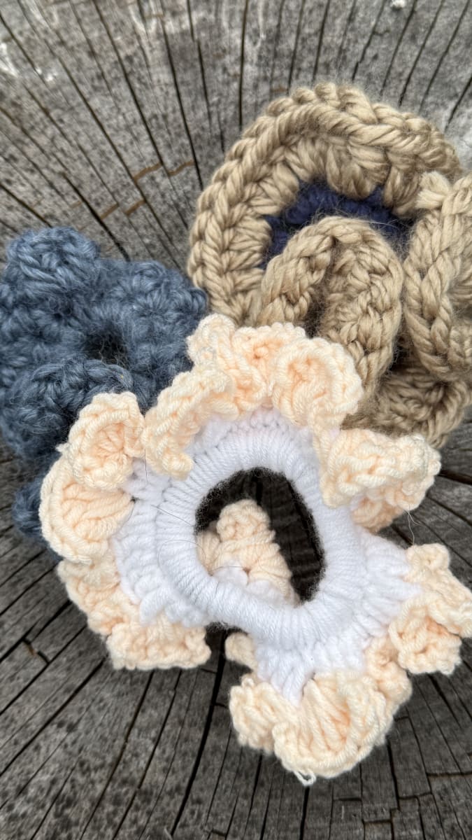 TEENZ Crochet I - Hair Scrunchies Photo