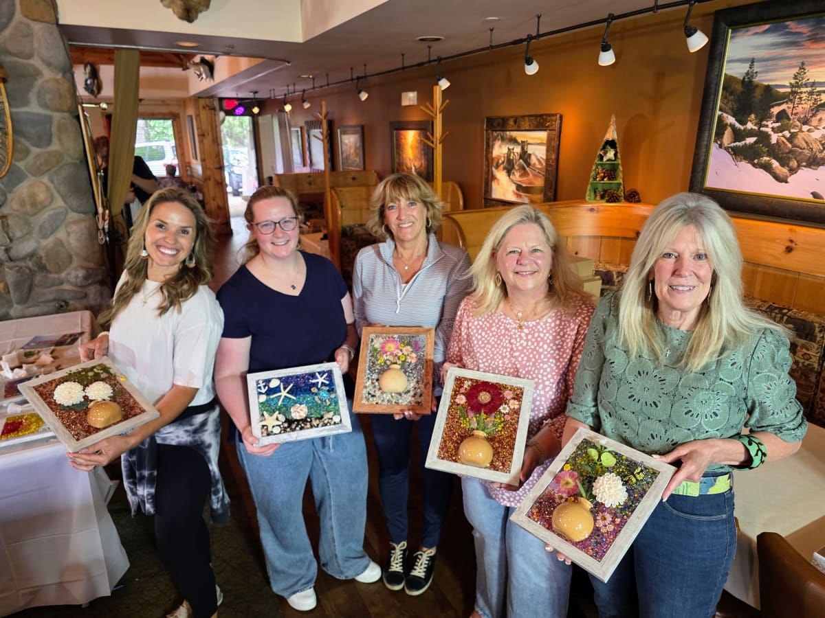 Holland Crushed Glass Crafting Party - Glimmer Frames Photo