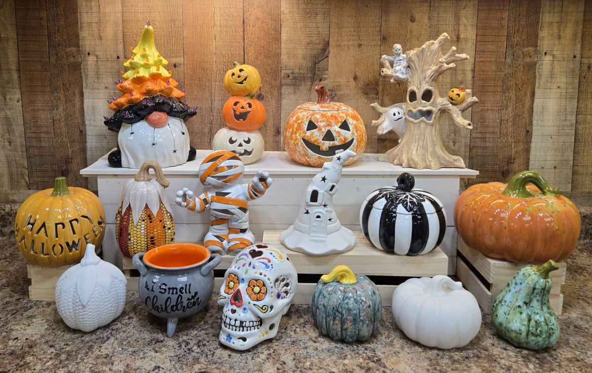 Spooktacular Halloween Decor Pottery @ The Gateway Diner, Albany Photo