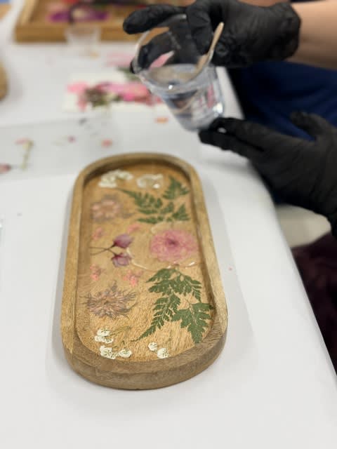 Pressed Flower and Resin Workshop by Burned and Twine by Amber Leigh Photo