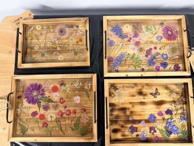 Pressed Flower and Resin Workshop by Burned and Twine by Amber Leigh Photo