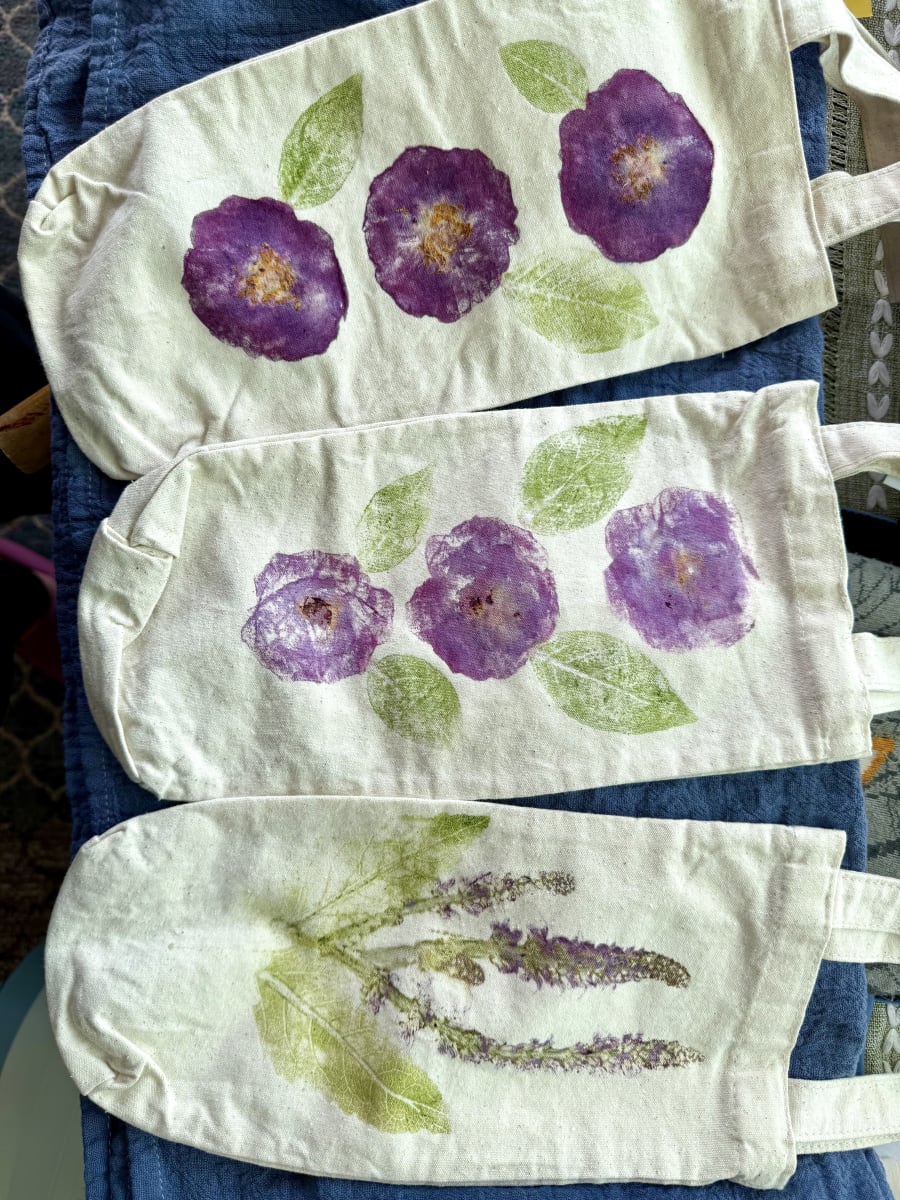 Flower Pounding with Theresa Gooby (Outdoor workshop, Adults & 15+) Photo