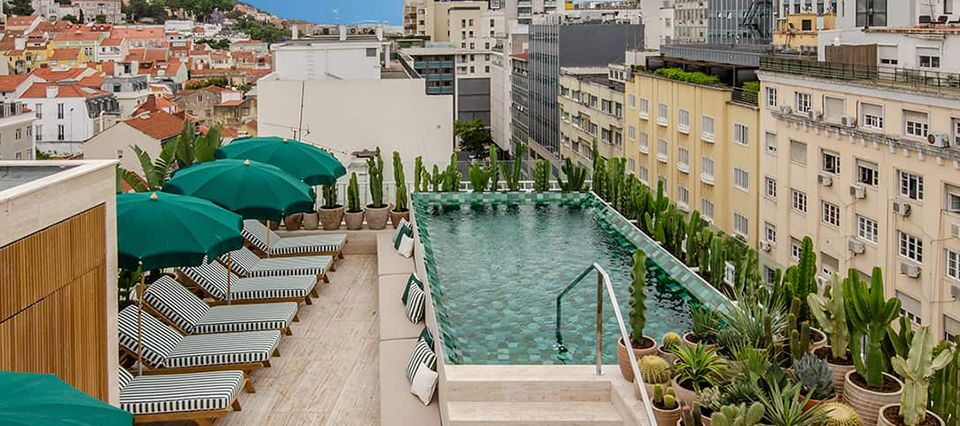 Rooftop pool at Browns Avenue Hotel 