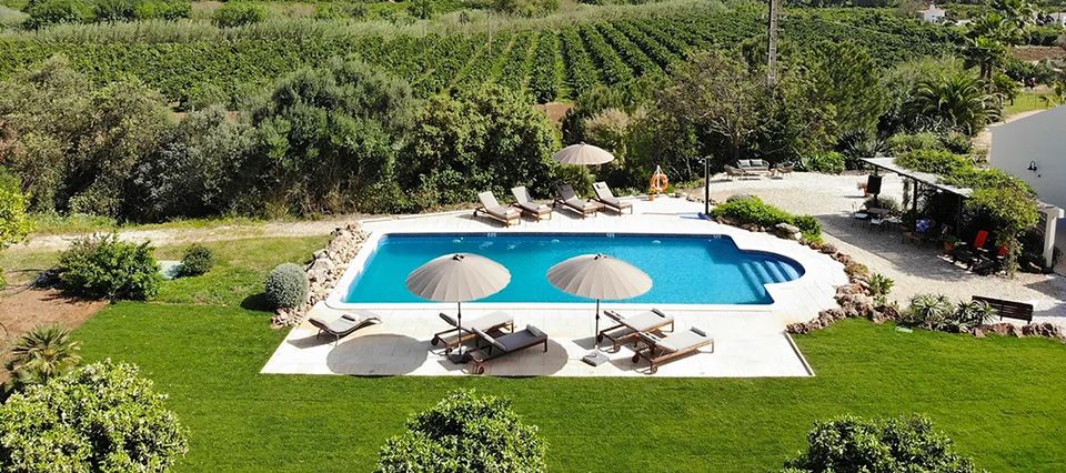 Pool and garden area at Quinta da Luz