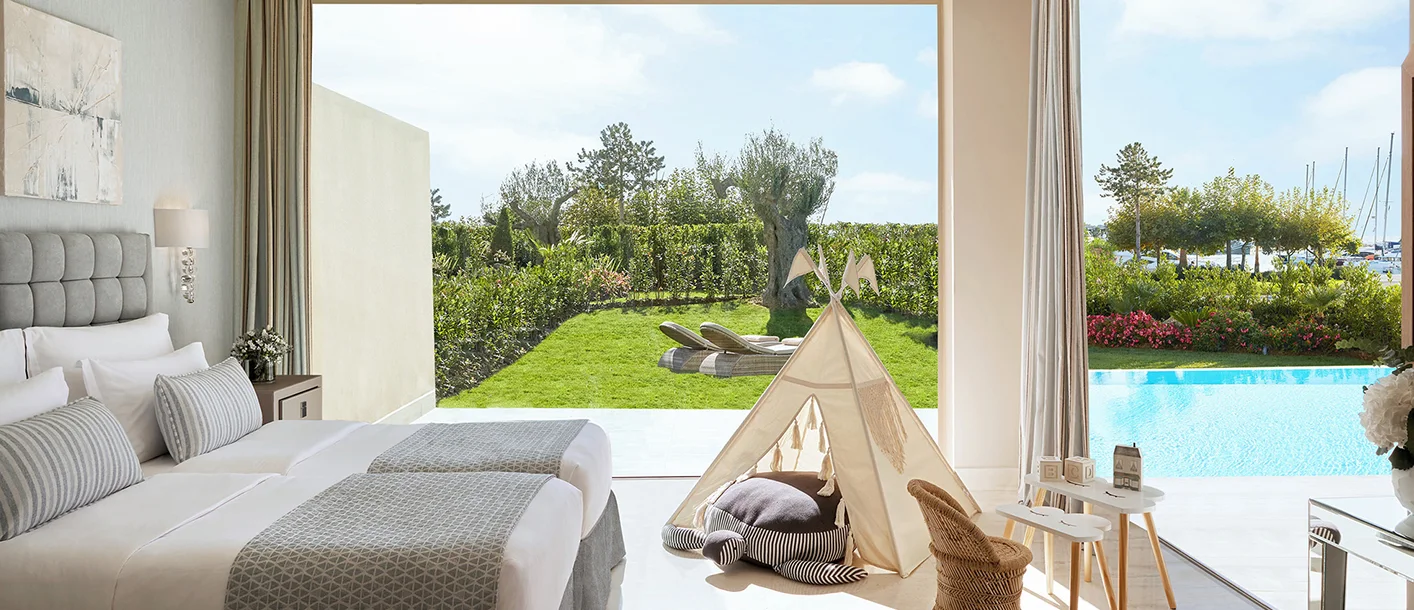 luxury_room_with_childrens_teepee