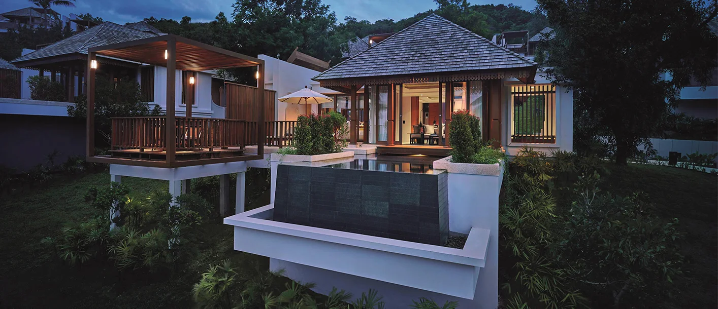 Luxury_villa_suspended_in_trees_with_pool