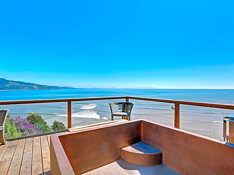 Contact Oceanfront Retreats in California