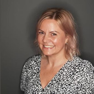 Hilde - Frisør, Hamelten smart brynstylist og makeup artist.