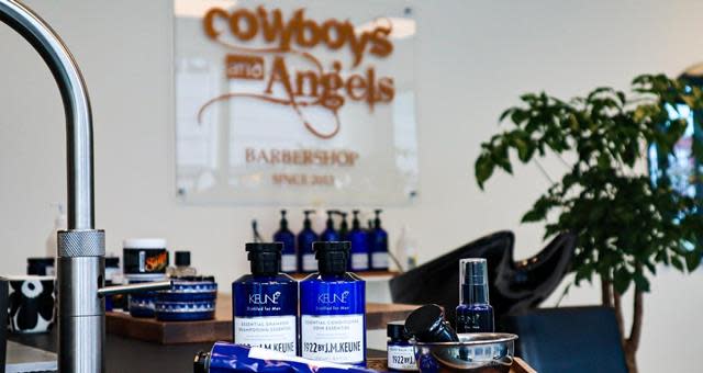 Salongbilde av Barber Cowboys and Angels
