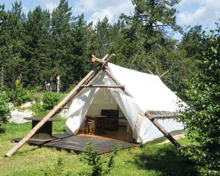Uma Noite Em Uma Tenda Trappeur | Camping La Devèze Uma Noite Em Uma Tenda Trappeur | Camping La Devèze