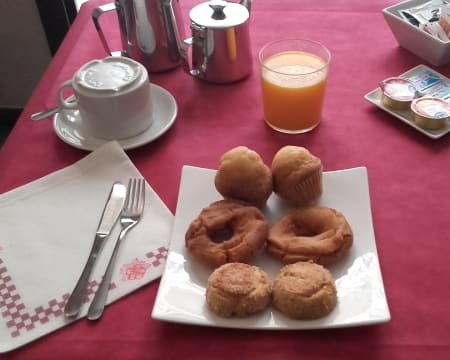 Hostal Restaurante Calderón de la Barca | Estadia de 1 Noite Hostal Restaurante Calderón de la Barca | Estadia de 1 Noite