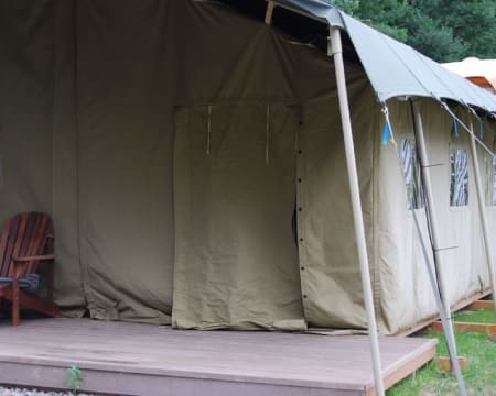 Château-Camping La Grange-Fort**** | 1 Noite em Família em Tenda Château-Camping La Grange-Fort**** | 1 Noite em Família em Tenda