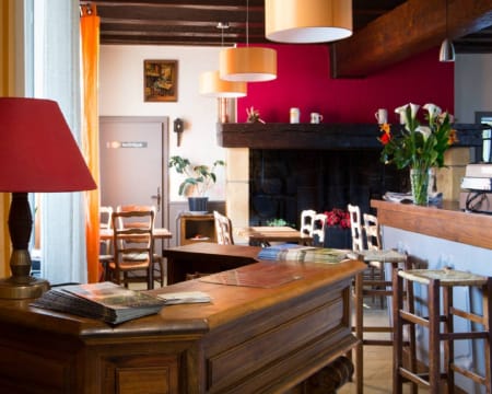 Hôtel Restaurant Le Sully** Hôtel Restaurant Le Sully**