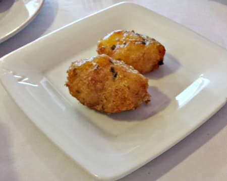 Entrando Escolha: Salada De Valência, Os Croquetes De Bacalhau Ou Entrando Escolha: Salada De Valência, Os Croquetes De Bacalhau Ou