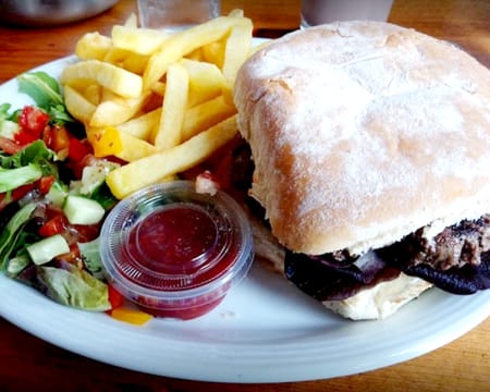 Cassidy's Pub and Restaurant | Jantar para Dois Cassidy's Pub and Restaurant | Jantar para Dois