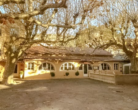 Uma Noite Em Quarto Duplo | Hôtel Restaurant Le Commerce**