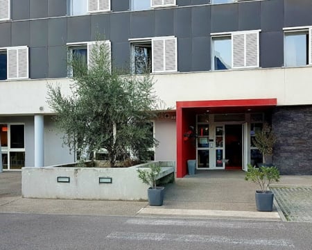 Hôtel Arena** Hôtel Arena**