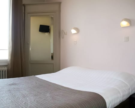Hôtel Le Prado de St Raph** Hôtel Le Prado de St Raph**
