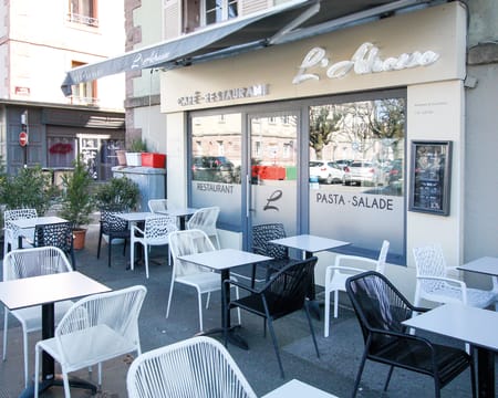 Uma Entrada | L'Adresse Uma Entrada | L'Adresse