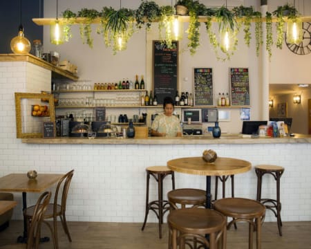 Georges Hostel & Café