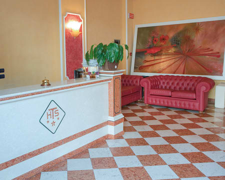 Hotel Tito Serranò ***