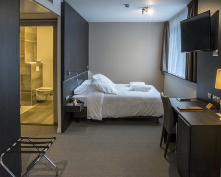 Uma Noite Em Um Quarto Standard | Tower Hotel