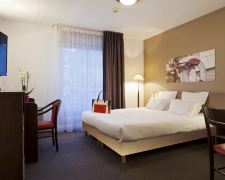 Uma Noite Em Um Quarto Standard | Comfort Suites Port-Marly Paris Uma Noite Em Um Quarto Standard | Comfort Suites Port-Marly Paris