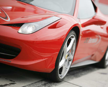 Dirija uma Ferrari F458 Italoa em FK1 Dirija uma Ferrari F458 Italoa em FK1