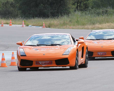 Dirigir um lamborghini galardo por estrada Dirigir um lamborghini galardo por estrada