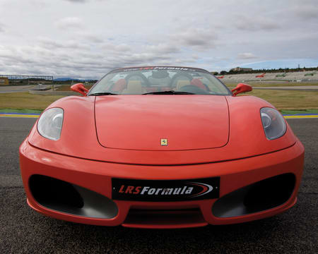 Dirija uma Ferrari F430 F1 ou um Lamborghini Gallardo em Monteblanco e Highway Dirija uma Ferrari F430 F1 ou um Lamborghini Gallardo em Monteblanco e Highway