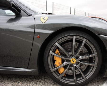Dirija uma Ferrari F430 em FK1 Dirija uma Ferrari F430 em FK1