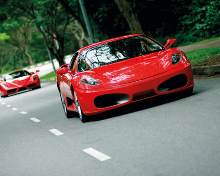 Dirija uma Ferrari e uma estrada lamborghini Dirija uma Ferrari e uma estrada lamborghini