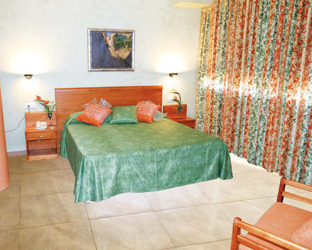 Uma Noite Em Um Quarto Duplo Standard | Hotel Fonda Neus Uma Noite Em Um Quarto Duplo Standard | Hotel Fonda Neus