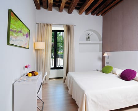 Uma Noite Em Um Quarto Duplo Standard | Amalurra Granada Uma Noite Em Um Quarto Duplo Standard | Amalurra Granada