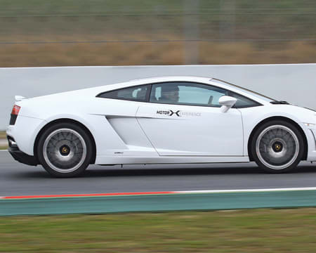 Dirigir um lamborghini galardo Dirigir um lamborghini galardo