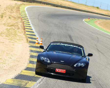 Condueix um Aston Martin Vantage para Montmeló Condueix um Aston Martin Vantage para Montmeló