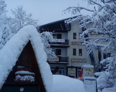 Uma Noite Em Quarto Duplo | Hôtel Les Chamois** Uma Noite Em Quarto Duplo | Hôtel Les Chamois**