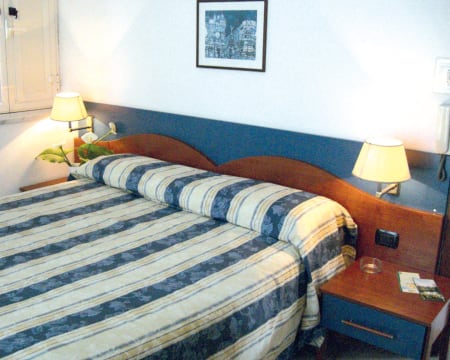 Uma Noite Em Um Quarto Duplo Standard | Albergo Villa Marina**