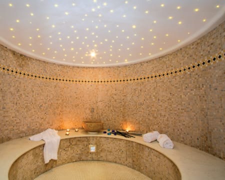 Paradise Hotel & Wellness****