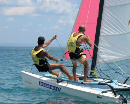 Um Barco Durante A Noite Em Uma Cabine Dupla | Basilicata Vela