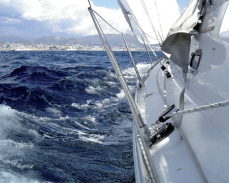 Um Barco Durante A Noite Em Uma Cabine Dupla | Havana Vela - Vara