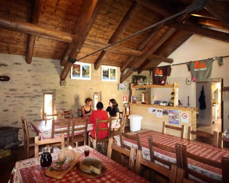 Uma Noite No Dormitório Com Beliches | Rifugio La Baita Alpe Secc Uma Noite No Dormitório Com Beliches | Rifugio La Baita Alpe Secc