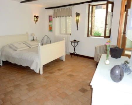 Uma Noite Em Um Quarto Duplo Blanche | Les Roses Trémières