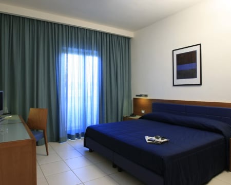 Uma Noite Em Um Quarto Duplo Standard | La Costiera Hotel**** Uma Noite Em Um Quarto Duplo Standard | La Costiera Hotel****