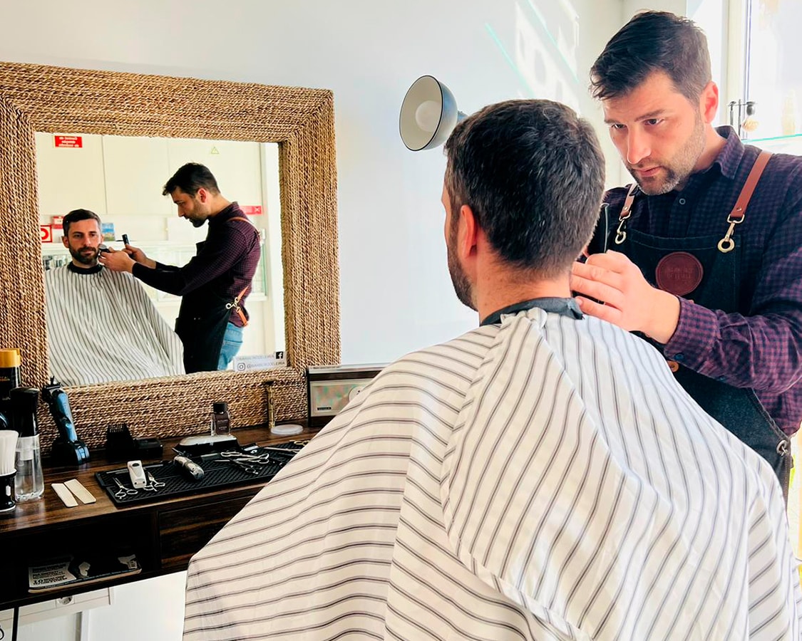Corte de Cabelo Masculino com Opção de Barba O Barbeiro de