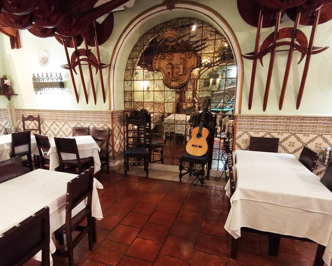 Jantar Romântico Fado para Dois em Alfama Taverna d´el Rey