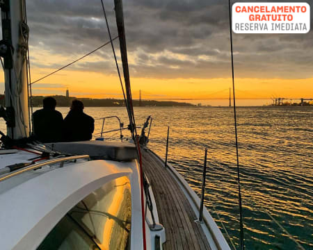 Enjoy Tagus | Passeio de Barco ao Pôr do Sol | 2 Pessoas Enjoy Tagus | Passeio de Barco ao Pôr do Sol | 2 Pessoas
